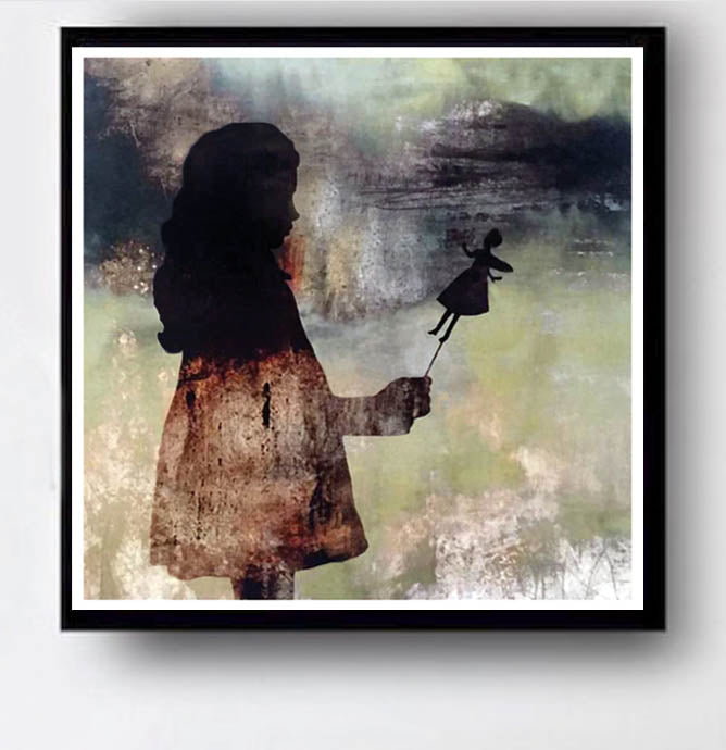 GIRL WITH A DOLL, håndkolorerte trykk